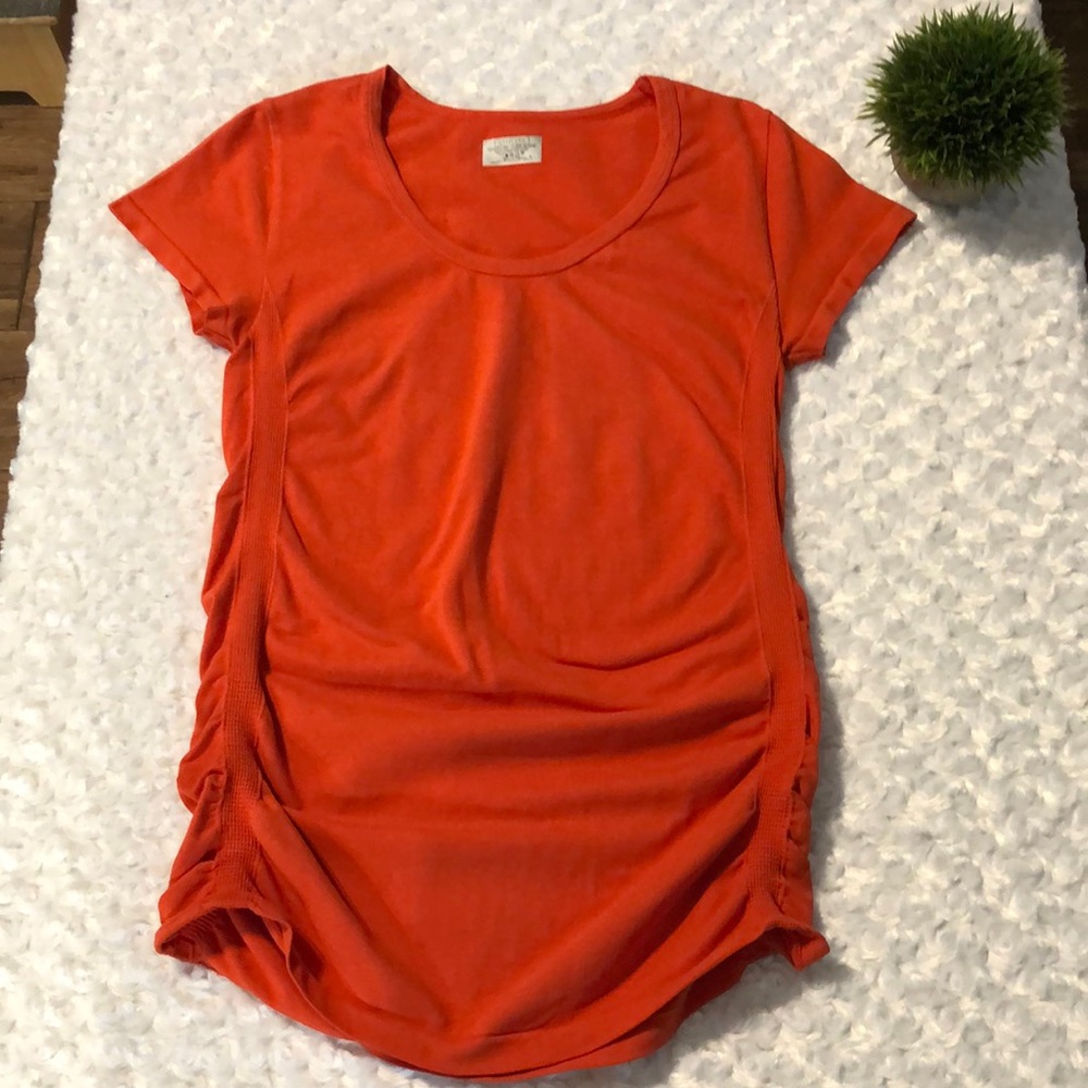 Woman’s Athleta Large Runched Side T-shirt